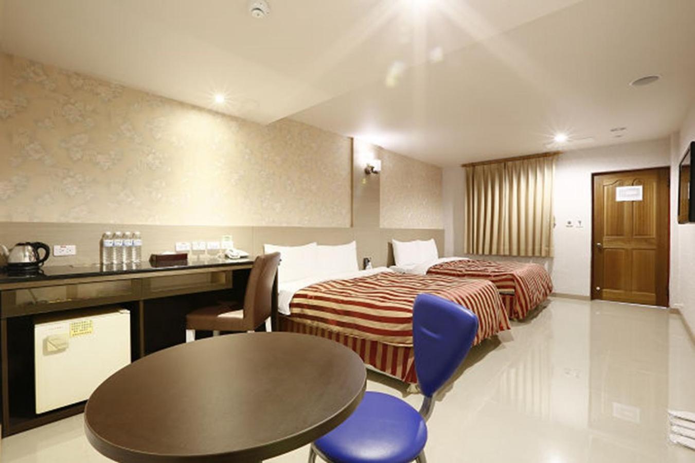 Hua Xiang Motel - Arena Kaohsiung Exteriör bild