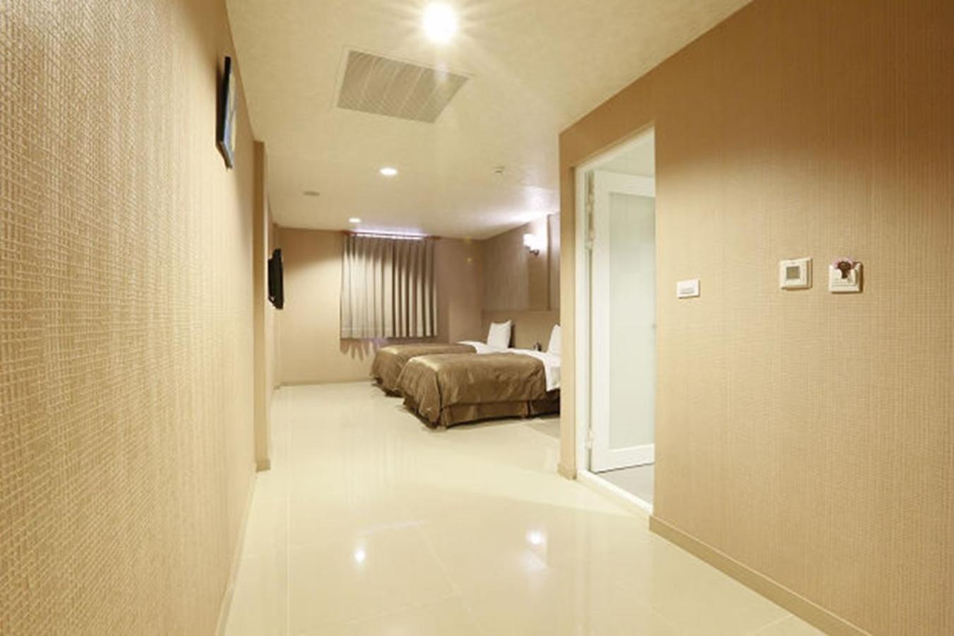 Hua Xiang Motel - Arena Kaohsiung Exteriör bild