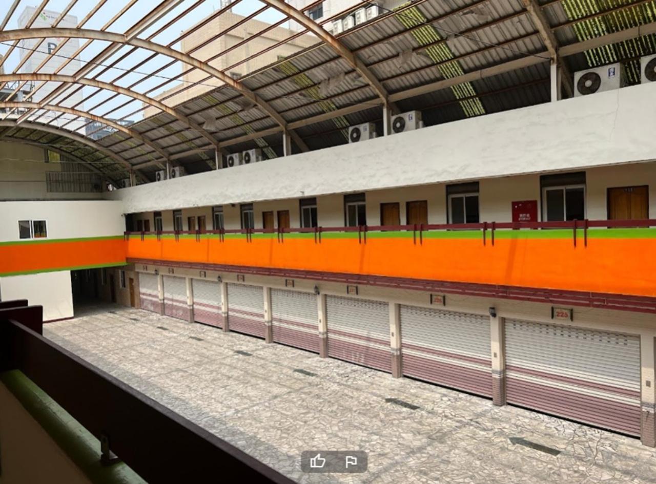 Hua Xiang Motel - Arena Kaohsiung Exteriör bild