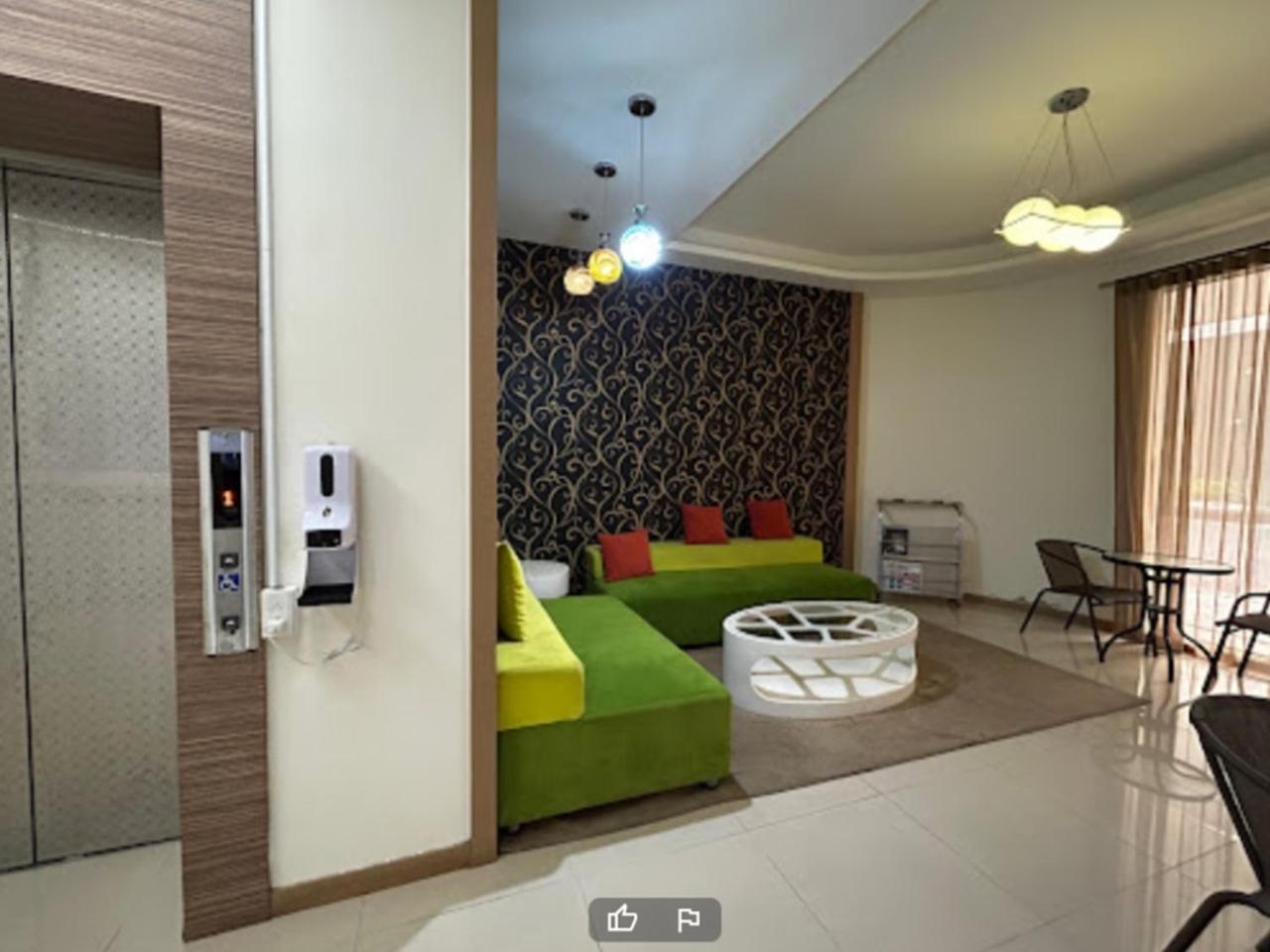 Hua Xiang Motel - Arena Kaohsiung Exteriör bild