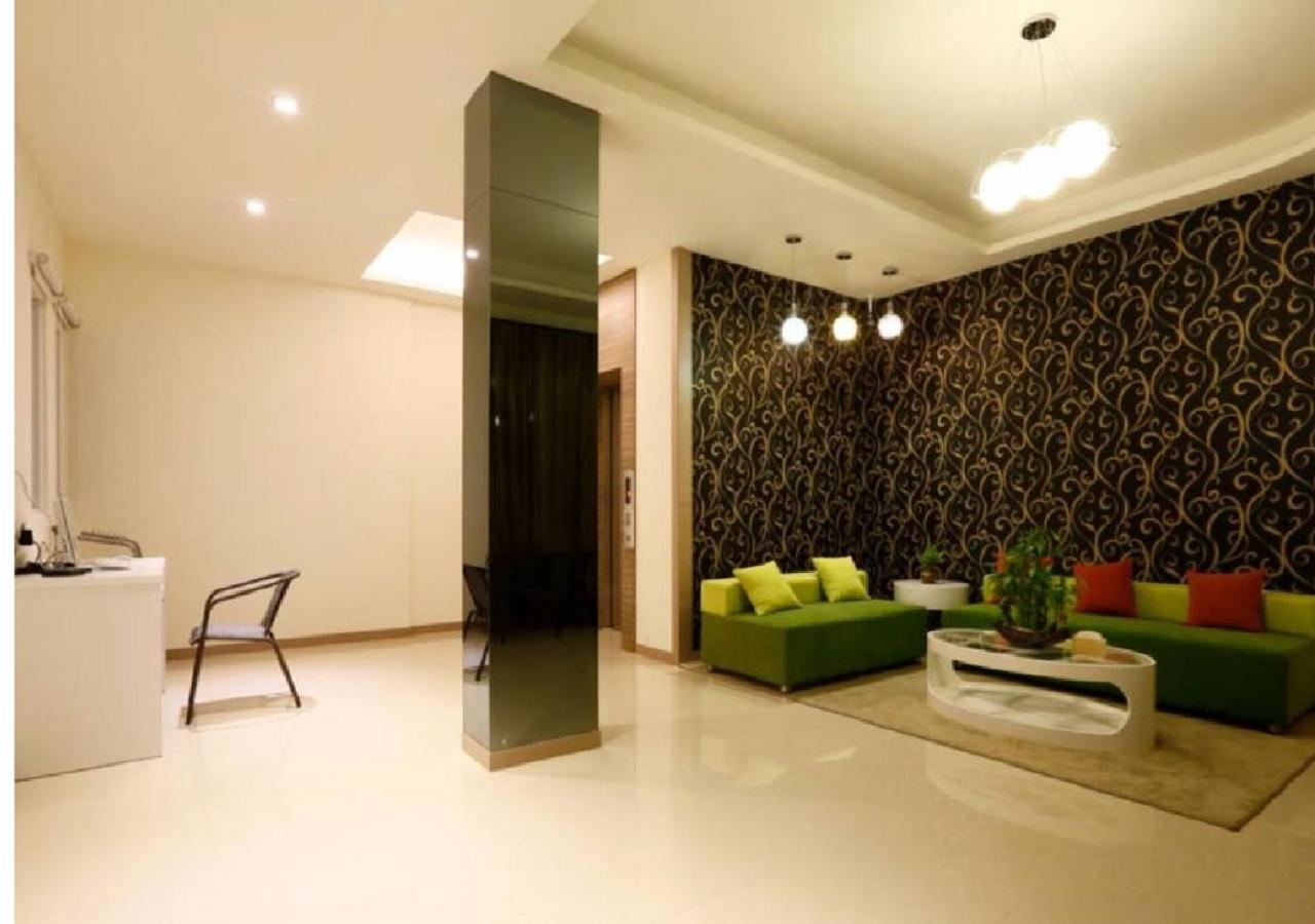 Hua Xiang Motel - Arena Kaohsiung Exteriör bild