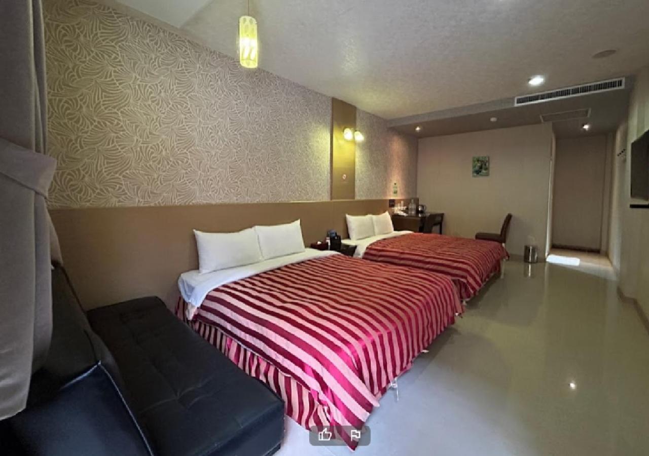 Hua Xiang Motel - Arena Kaohsiung Exteriör bild